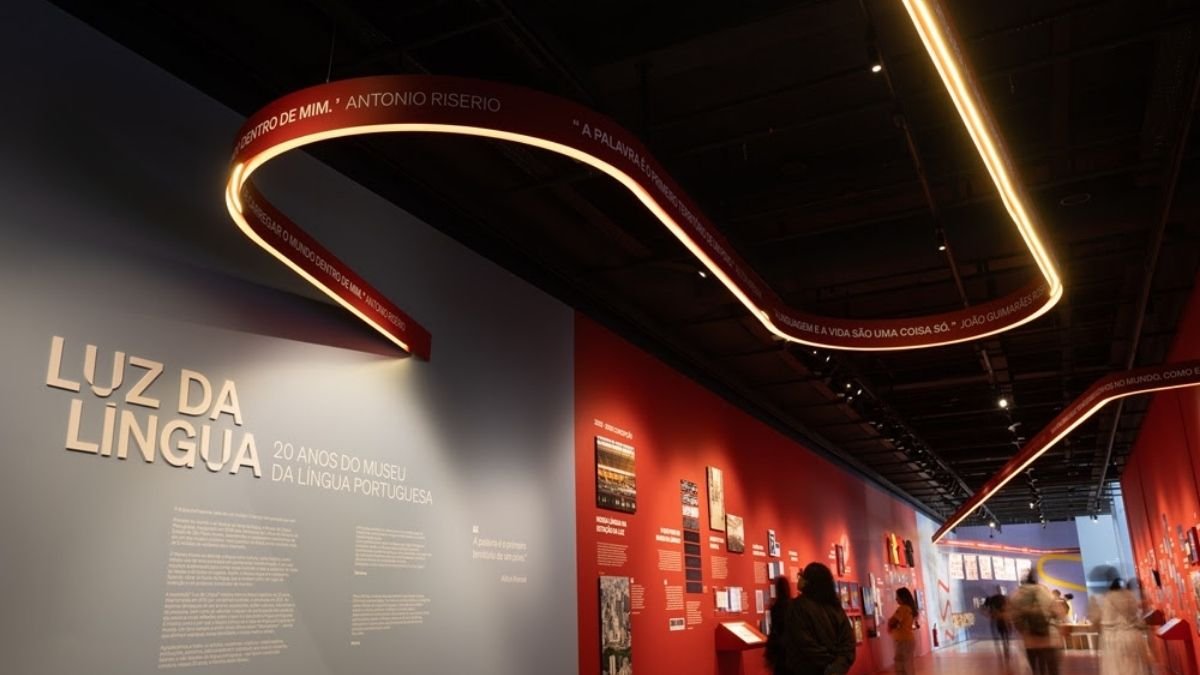 Museu da Língua Portuguesa: exposição Luz da Língua tem entrada grátis aos domingos